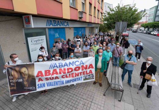 A veciñanza de San Valentín continuará coas protestas en Abanca-Fene mentres a entidade non se comprometa a manter a oficina no barrio
